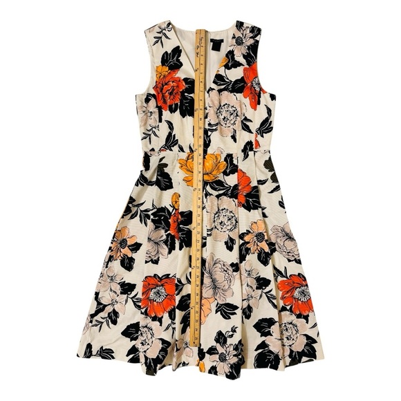 Ann Taylor Floral V-Neck
Sleeveless Midi Dress Size 4 - Picture 2 of 5